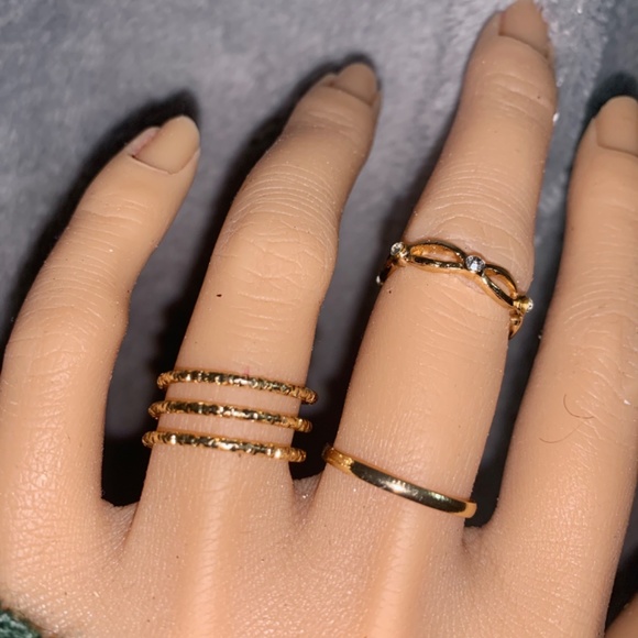 STOCKING STUFFERS! SELECT 5 RINGS FOR ONE PRICE. IT GIRL RINGS - Picture 3 of 8